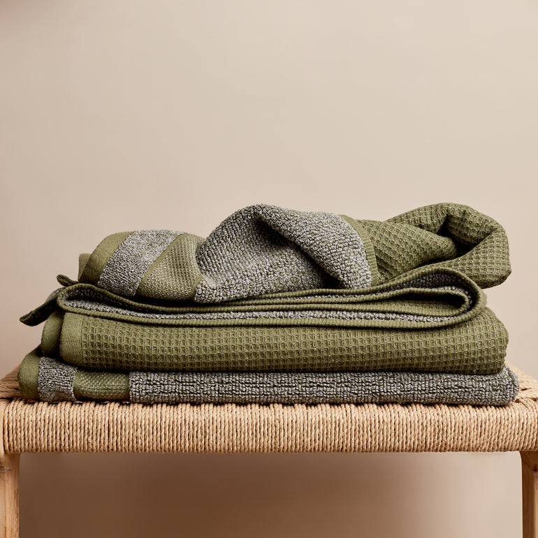 Saarde |  Cocoon Bath Sheet | Olive - Gro Urban Oasis