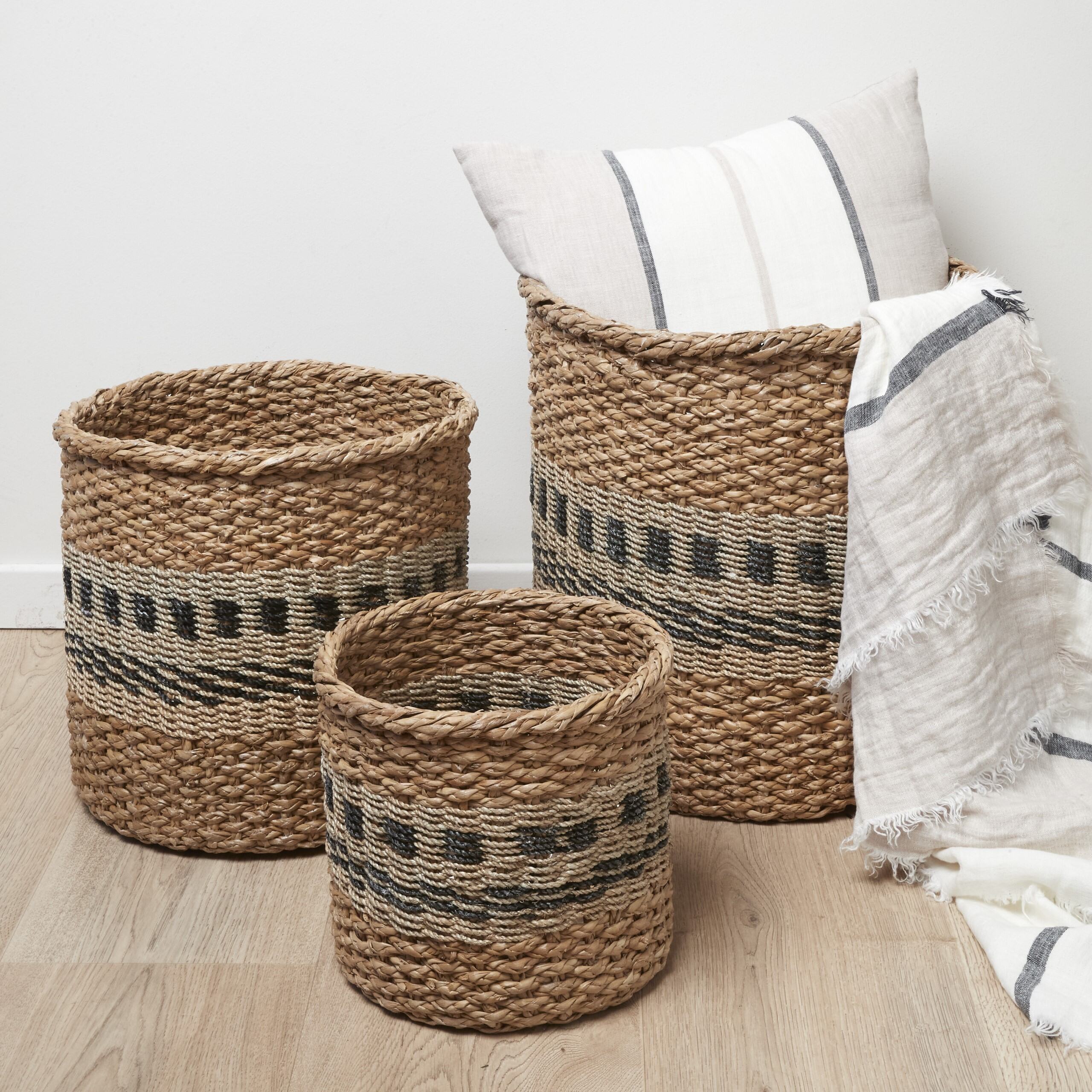 Urban Oasis Ayanna Throw