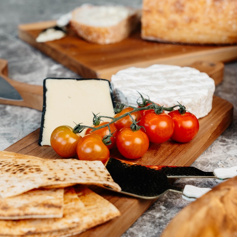 Urban Oasis Rani Cutting Board - Large